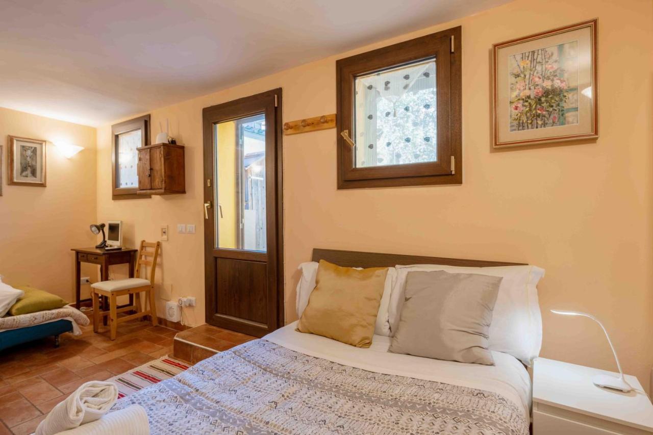 Апартаменты San Frediano Cozy Studio With Private Patio Флоренция Экстерьер фото