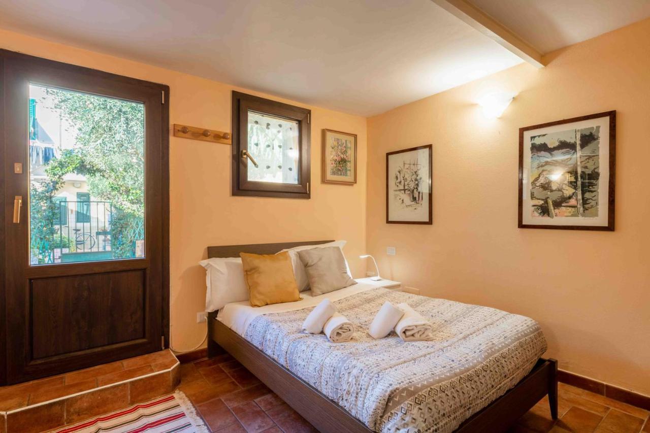 Апартаменты San Frediano Cozy Studio With Private Patio Флоренция Экстерьер фото