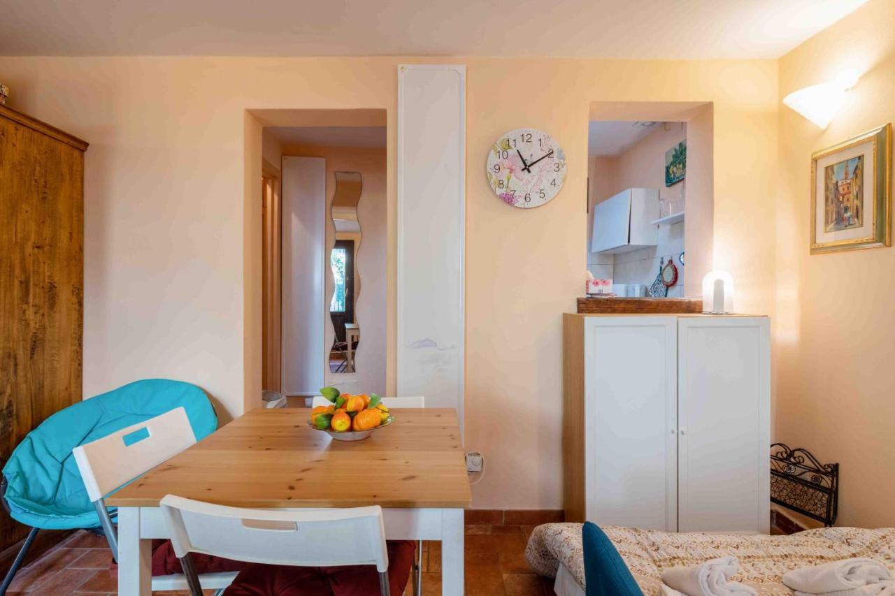 Апартаменты San Frediano Cozy Studio With Private Patio Флоренция Экстерьер фото