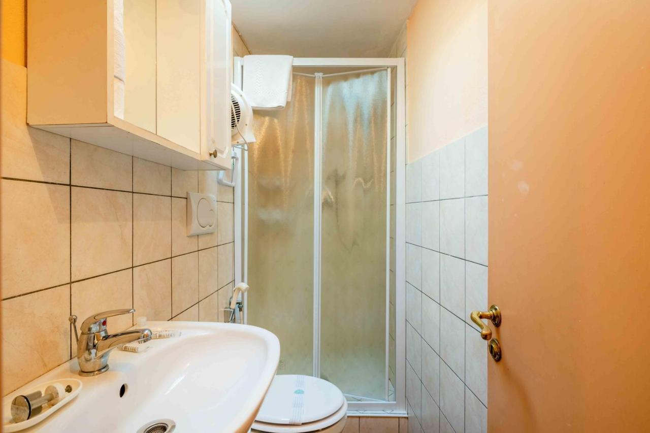 Апартаменты San Frediano Cozy Studio With Private Patio Флоренция Экстерьер фото