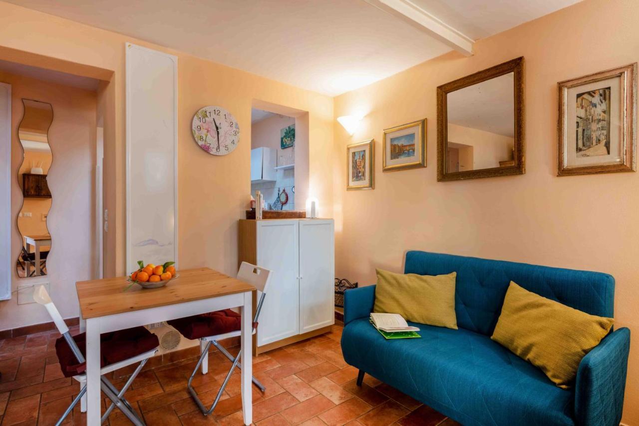 Апартаменты San Frediano Cozy Studio With Private Patio Флоренция Экстерьер фото