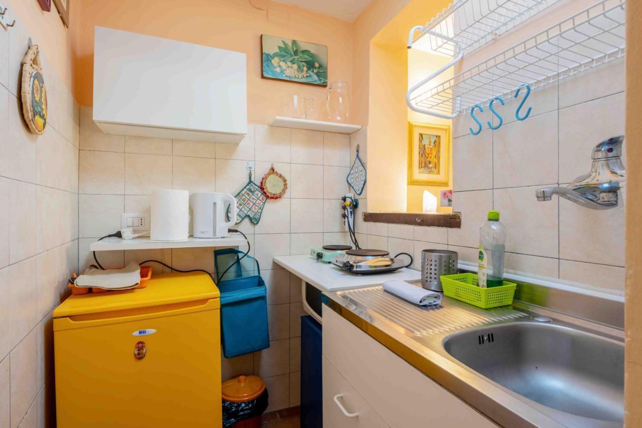 Апартаменты San Frediano Cozy Studio With Private Patio Флоренция Экстерьер фото
