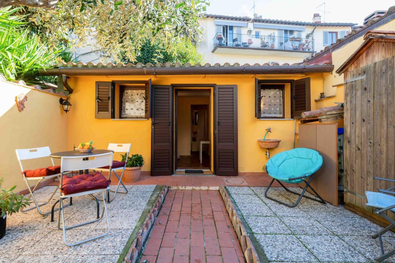 Апартаменты San Frediano Cozy Studio With Private Patio Флоренция Экстерьер фото
